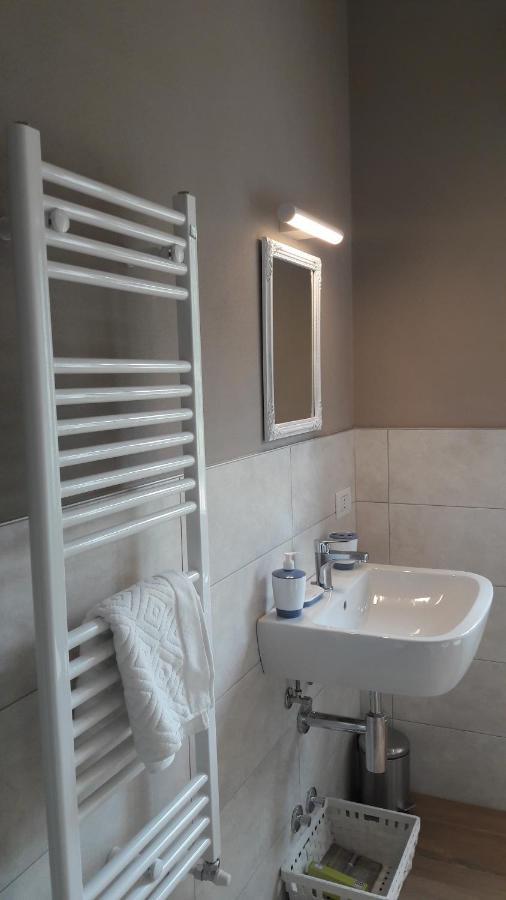 La Rosa Tra I Laghi B&B Meina Luaran gambar