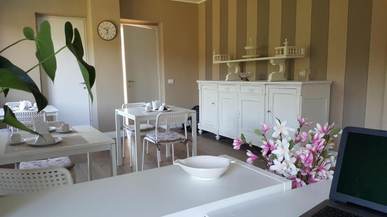 La Rosa Tra I Laghi B&B Meina Luaran gambar