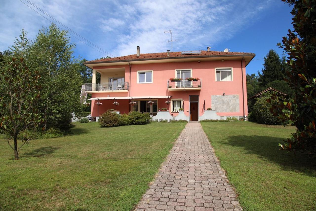 La Rosa Tra I Laghi B&B Meina Luaran gambar