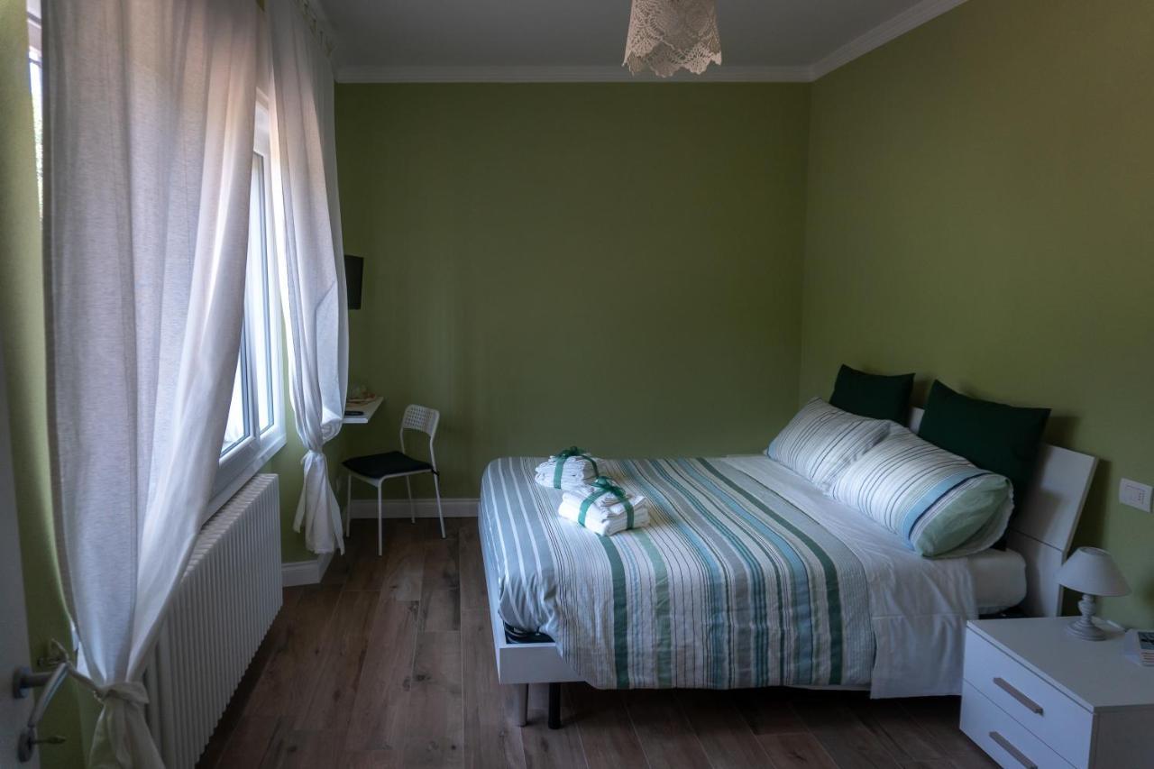 La Rosa Tra I Laghi B&B Meina Luaran gambar
