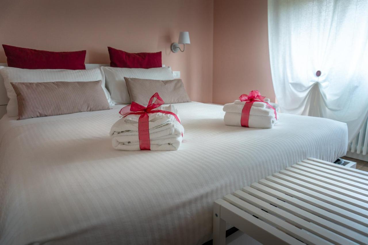 La Rosa Tra I Laghi B&B Meina Luaran gambar